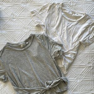 PAIR OF TIE WILFRED T-SHIRTS